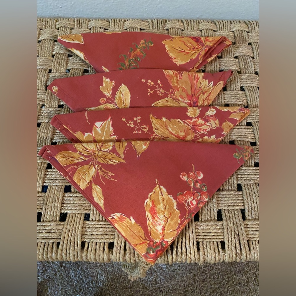 April Cornell Floral Red Table Linen Napkins. Set of 4. Excellent Condition.